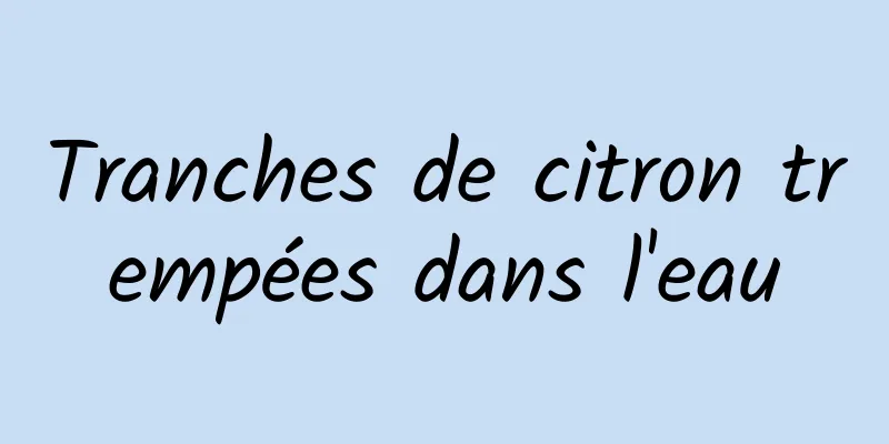 Tranches de citron trempées dans l'eau